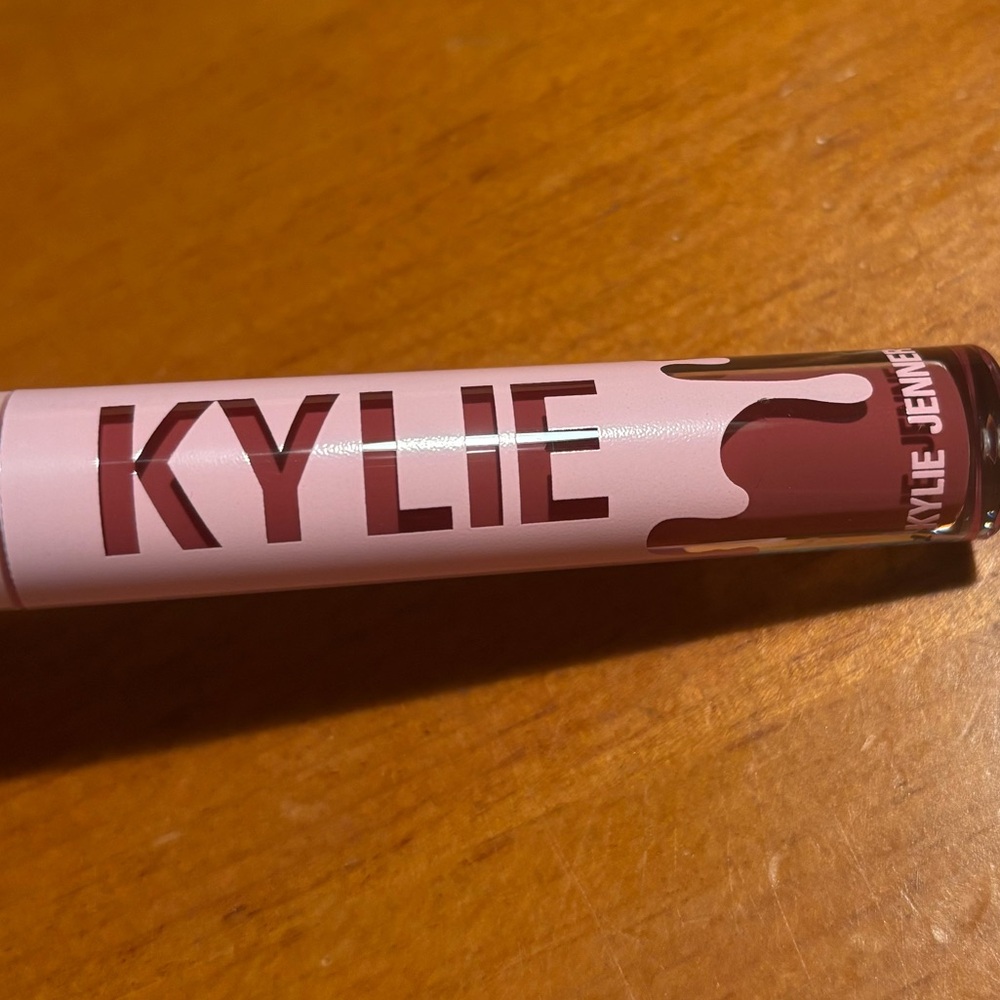 Kylie Lip Shine Lacquer A Whole Lewk - Picture 7 of 16
